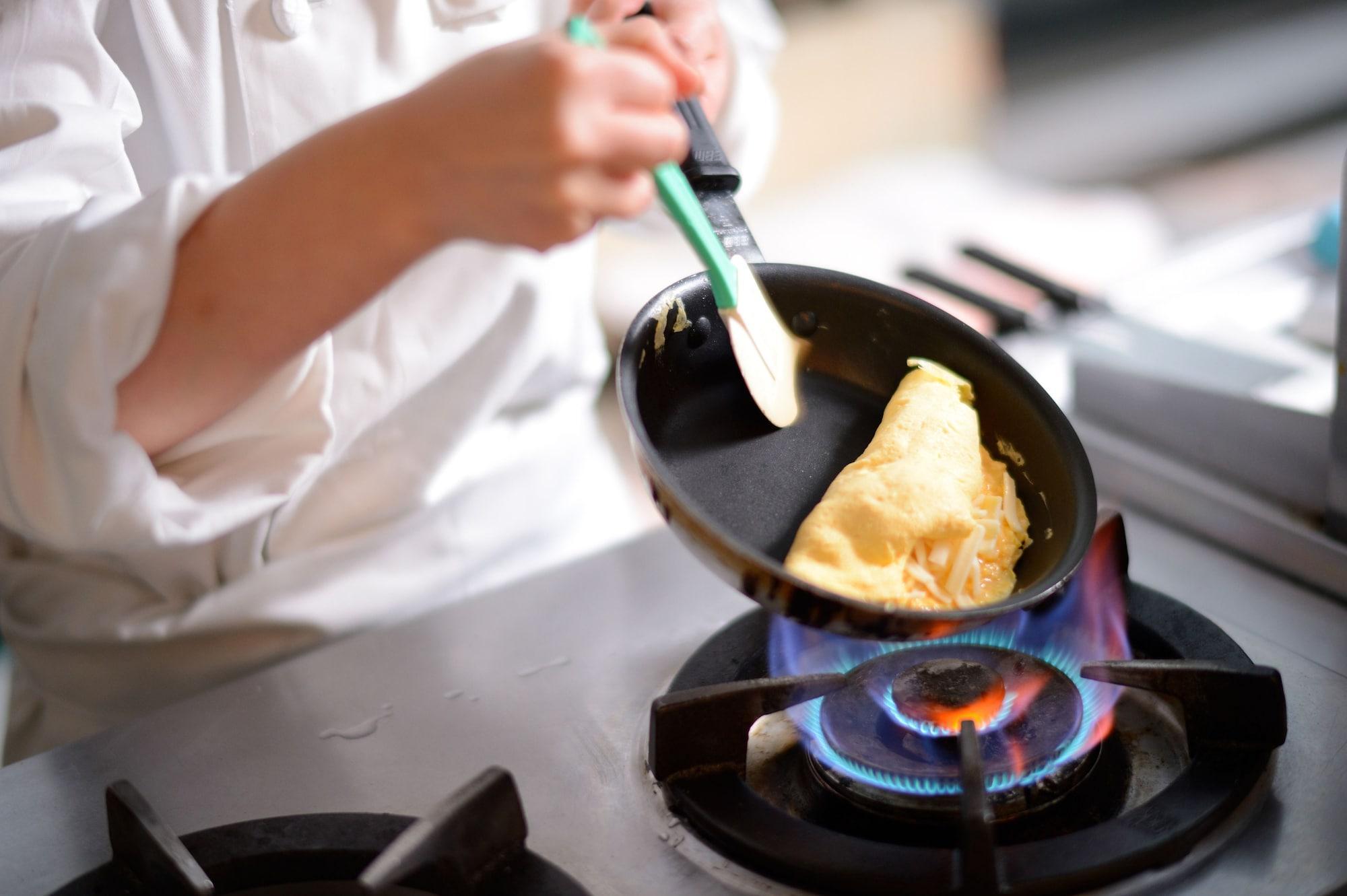 فندق رويتون سابورور المظهر الخارجي الصورة A chef cooking
