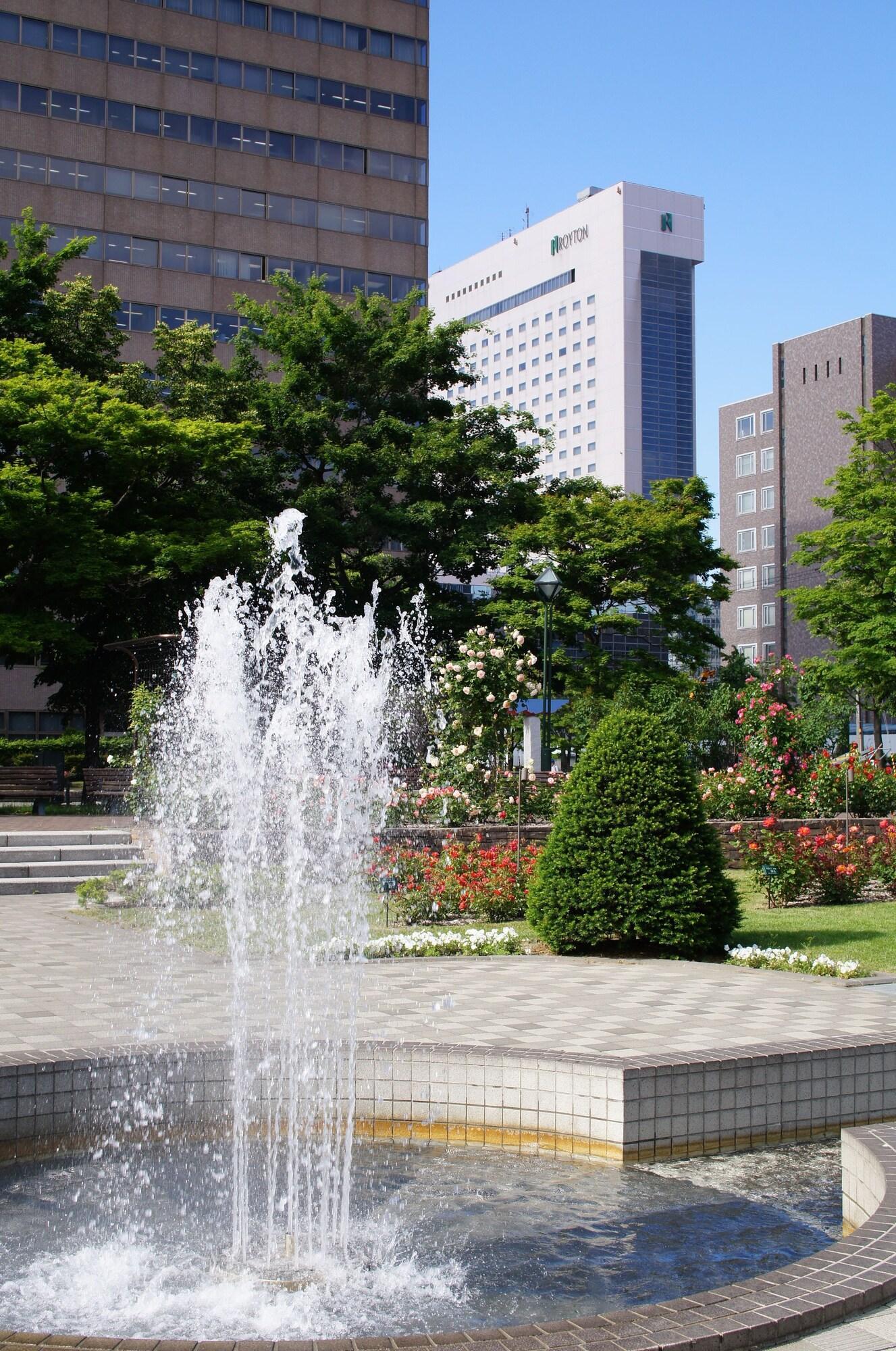 فندق رويتون سابورور المظهر الخارجي الصورة Fountain at the station