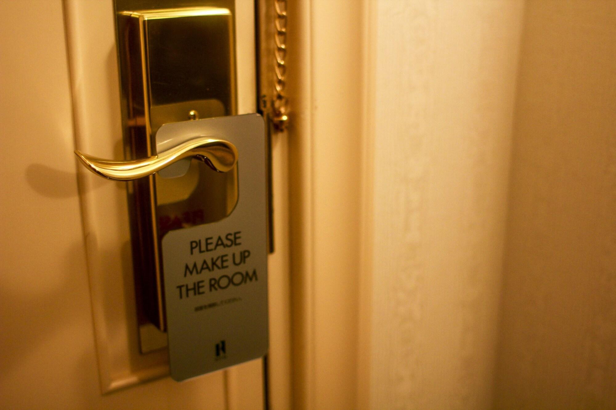 فندق رويتون سابورور المظهر الخارجي الصورة A door sign requesting a maid service