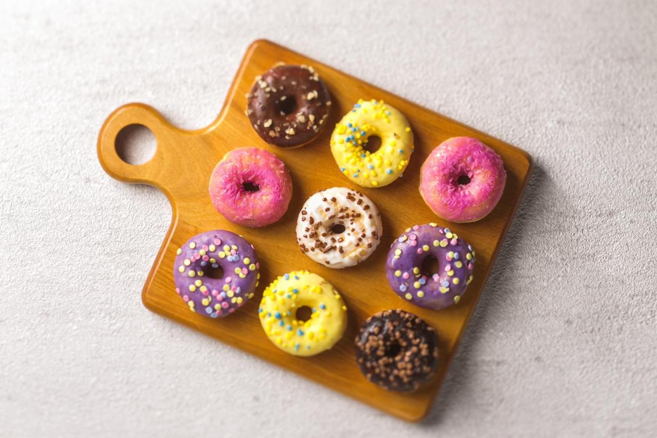 فندق رويتون سابورور المظهر الخارجي الصورة A selection of doughnuts
